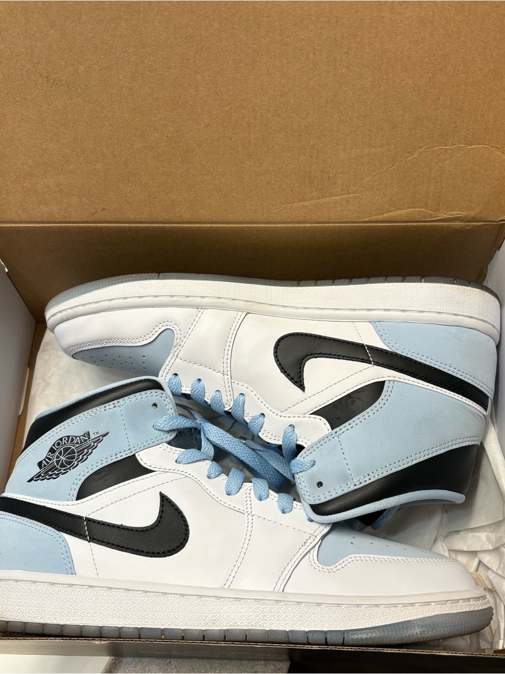 Jordan Men’s High-Top Sneakers in White and Light Blue size 9.5